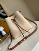M45306 LV NEONOE 中号手袋 Monogram Empreinte 压纹皮革女包 奶白色