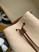 M45306 LV NEONOE 中号手袋 Monogram Empreinte 压纹皮革女包 奶白色