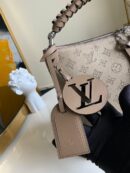 M56084 LV BEAUBOURG HOBO 中号手袋 编织皮革手柄 灰色