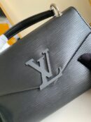M55977 LV POCHETTE GRENELLE 手袋 Epi牛皮女包 黑色