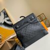 M55701 LV STEAMER 小号手袋 Taurillon 牛皮Monogram压花男包 黑色