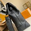 M55701 LV STEAMER 小号手袋 Taurillon 牛皮Monogram压花男包 黑色