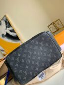 M30417 LV Taigarama 系列 OUTDOOR 双肩包 Taiga 牛皮背包 黑色