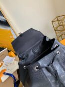 M30417 LV Taigarama 系列 OUTDOOR 双肩包 Taiga 牛皮背包 黑色
