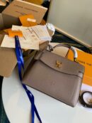 M56094 LV LOCKME EVER 中号手袋 LV旋扣女包 灰褐色