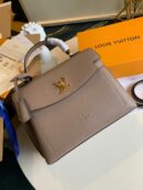 M56094 LV LOCKME EVER 中号手袋 LV旋扣女包 灰褐色