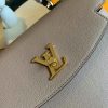 M56094 LV LOCKME EVER 中号手袋 LV旋扣女包 灰褐色