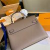 M56094 LV LOCKME EVER 中号手袋 LV旋扣女包 灰褐色