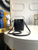 M68709 LV NANO LOCKME BUCKET 手袋 LV全皮迷你水桶包 黑色
