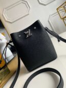 M68709 LV NANO LOCKME BUCKET 手袋 LV全皮迷你水桶包 黑色