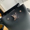 1586572360463193.jpg M68709 LV NANO LOCKME BUCKET 手袋 LV全皮迷你水桶包 黑色