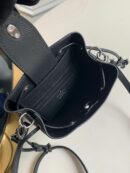 M68709 LV NANO LOCKME BUCKET 手袋 LV全皮迷你水桶包 黑色