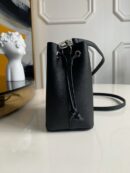 M68709 LV NANO LOCKME BUCKET 手袋 LV全皮迷你水桶包 黑色