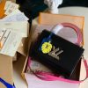 1587714095139860.jpg M56112 LV TWIST 中号手袋 Epi 皮革 LV女士单肩手提包 黑色