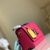 1587714487661410.jpg M56131 LV TWIST 中号手袋 Epi 皮革 LV女士单肩手提包 红色
