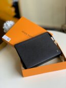 M30450 LV POCHETTE VOYAGE 中号手袋 Taiga 皮革手包 黑色