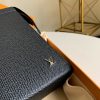 1588549862907768.jpg M30450 LV POCHETTE VOYAGE 中号手袋 Taiga 皮革手包 黑色