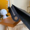 1588549863760095.jpg M30450 LV POCHETTE VOYAGE 中号手袋 Taiga 皮革手包 黑色