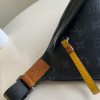 1588550953697994.jpg M45220 LV Discovery 腰包 Gaston Labels 系列男包 LV腰包