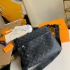 M45216 LV Besace Zippee 手袋 Gaston Labels 限量版系列邮差包 黑色