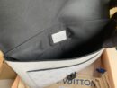 M30411 LV OUTDOOR FLAP 信使包 Taiga 皮革配帆布男包 白色