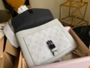 M30411 LV OUTDOOR FLAP 信使包 Taiga 皮革配帆布男包 白色