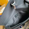 1588809829463914.jpg M30413 LV OUTDOOR FLAP 信使包 Taiga 皮革配帆布男包 黑色