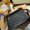 1588809832921183.jpg M30413 LV OUTDOOR FLAP 信使包 Taiga 皮革配帆布男包 黑色