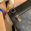 1588809833348623.jpg M30413 LV OUTDOOR FLAP 信使包 Taiga 皮革配帆布男包 黑色