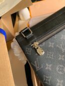 M30413 LV OUTDOOR FLAP 信使包 Taiga 皮革配帆布男包 黑色