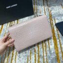 354119 YSL圣罗兰经典中号monogram图案型圣罗兰鳄鱼纹流苏挎包 粉色