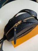 M45167 LV Boite Chapeau Souple 手袋 LV圆饼包 黑色