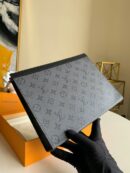M69535 LV POCHETTE VOYAGE 中号手拿包 LV手包 黑花