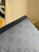 M69535 LV POCHETTE VOYAGE 中号手拿包 LV手包 黑花