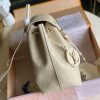 1599013103452606.jpg M45397 LV MONTSOURIS 双肩包 Empreinte 压纹皮革背包 奶油色