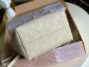 M45397 LV MONTSOURIS 双肩包 Empreinte 压纹皮革背包 奶油色
