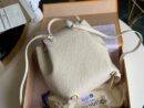 M45397 LV MONTSOURIS 双肩包 Empreinte 压纹皮革背包 奶油色
