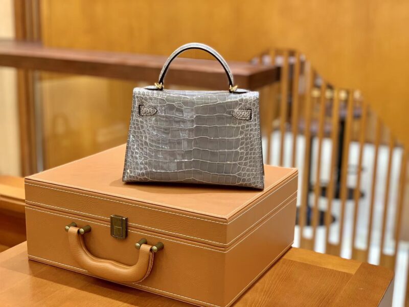 爱马仕 Mini Kelly 迷你凯莉 斑鸠灰 亮面鳄鱼 一级 顶端级别 美洲 臻品级别 金扣 19cm - Image 2