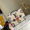 1600216861701996.jpg M45384 LV CRAFTY POCHETTE METIS 手袋 压纹粒面牛皮邮差包 奶白色