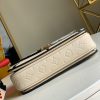 1600216863745945.jpg M45384 LV CRAFTY POCHETTE METIS 手袋 压纹粒面牛皮邮差包 奶白色