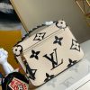 1600216863838507.jpg M45384 LV CRAFTY POCHETTE METIS 手袋 压纹粒面牛皮邮差包 奶白色