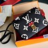 1600217045468111.jpg M45384 LV CRAFTY POCHETTE METIS 手袋 压纹粒面牛皮邮差包 黑色