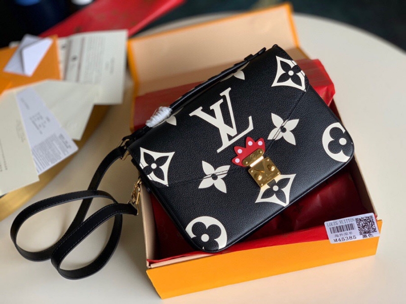 M45384 LV CRAFTY POCHETTE METIS 手袋 压纹粒面牛皮邮差包 黑色