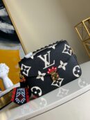M45384 LV CRAFTY POCHETTE METIS 手袋 压纹粒面牛皮邮差包 黑色
