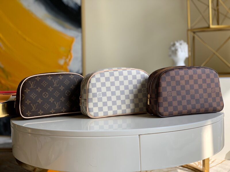 1602294077676459.jpg M47527 LV盥洗包 LV官网男款洗漱包 LV老花化妆包