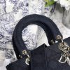 M0565 迪奥 中号 Lady D-Lite 手袋 藤格纹刺绣 黑色