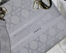 M0565 迪奥 中号 Lady D-Lite 手袋 藤格纹刺绣 灰色