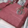 1602918873938890.jpg M0565 迪奥 中号 Lady D-Lite 手袋 藤格纹刺绣 木槿粉色