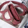 1602918875764107.jpg M0565 迪奥 中号 Lady D-Lite 手袋 藤格纹刺绣 木槿粉色