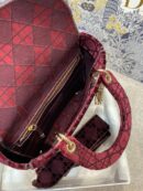 M0565 迪奥 中号 Lady D-Lite 手袋 天鹅绒刺绣藤格纹 酒红色
